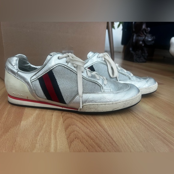Gucci low shoe, silver metallic size 9 - Picture 3 of 6